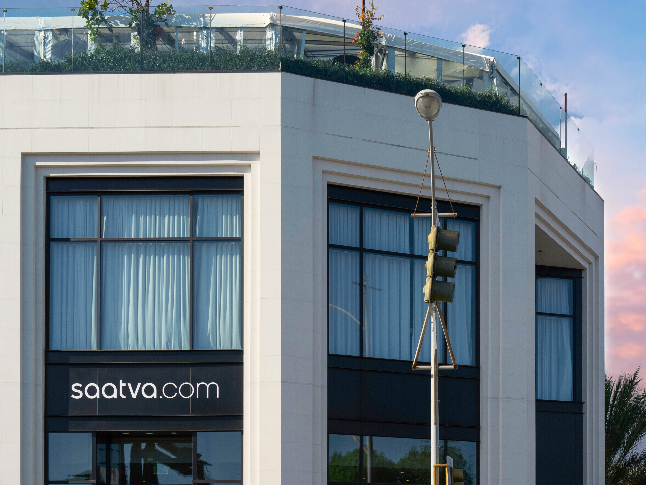 Saatva Los Angeles Storefront Left